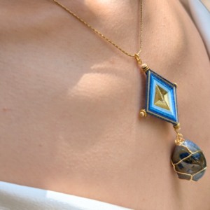 Collier artisanal original avec pierre naturelle. Idée cadeau