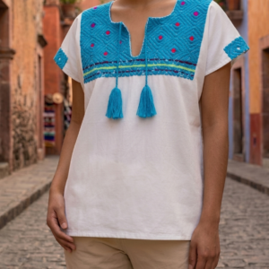 Blouse artisanale brodée