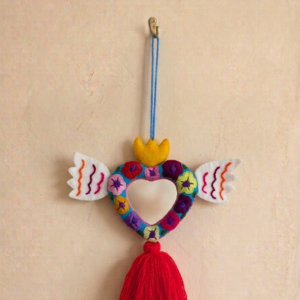 Miroir à suspendre en forme de cœur brodé à la main. Artisanal élaboré au Mexique