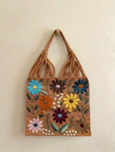 Sac cabas brodé à la main